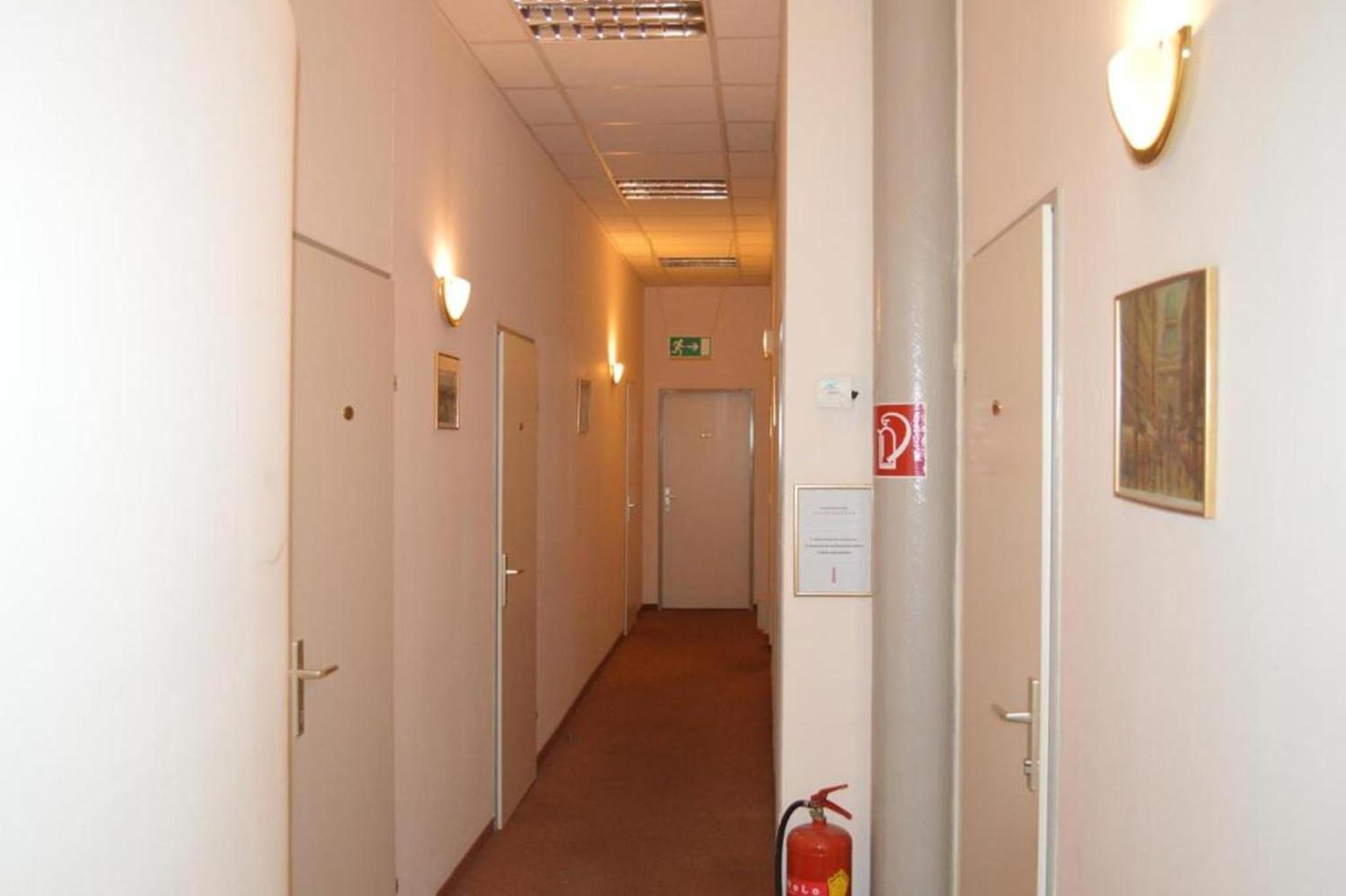 Hotel Pension Walzerstadt Viena Exterior foto